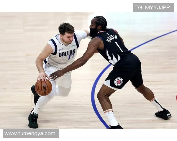 勇士与快船激战正酣直播盛况全程回顾与精彩瞬间解析